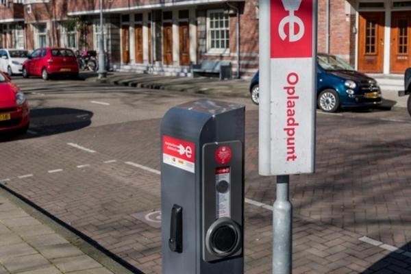 Amsterdam Launches Smart Charging Pilot to Reduce Grid Load and Charging Costs image